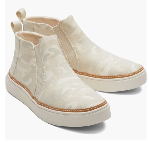 TOMS Bryce Egret Camo Printed Slip On High Top Canvas Sneaker - Picture 1 of 10